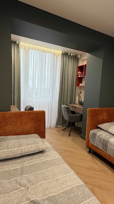 Величезна квартира з дизайнерським ремонтом в самому Центрі.  Газ