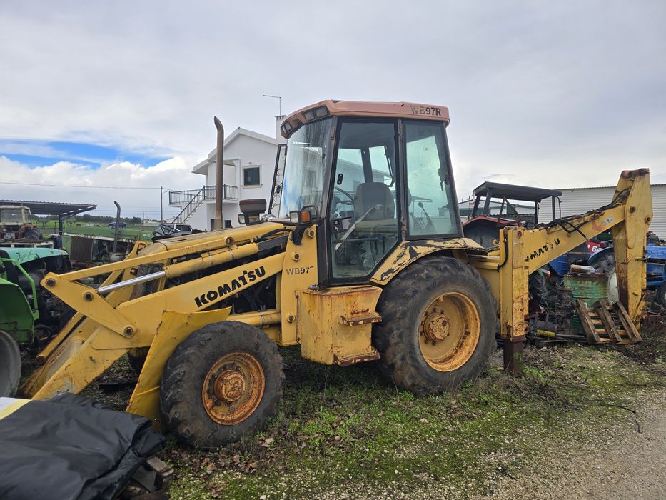 Retroescavadora  Komatsu WB97 para peças