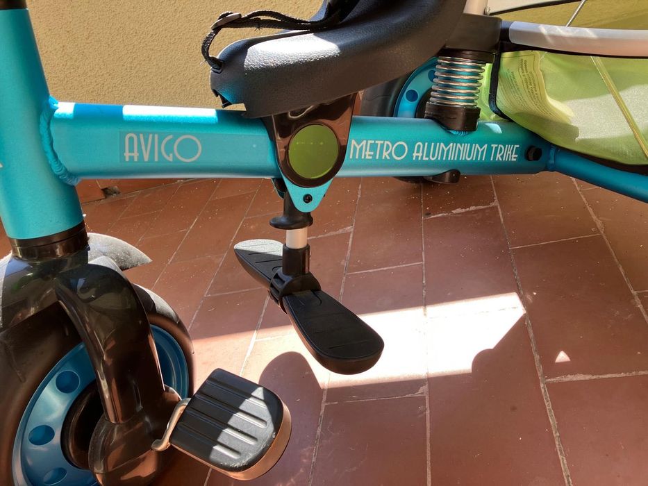 AVIGO ALUMINIUM triciclo 10meses-3anos como novo
