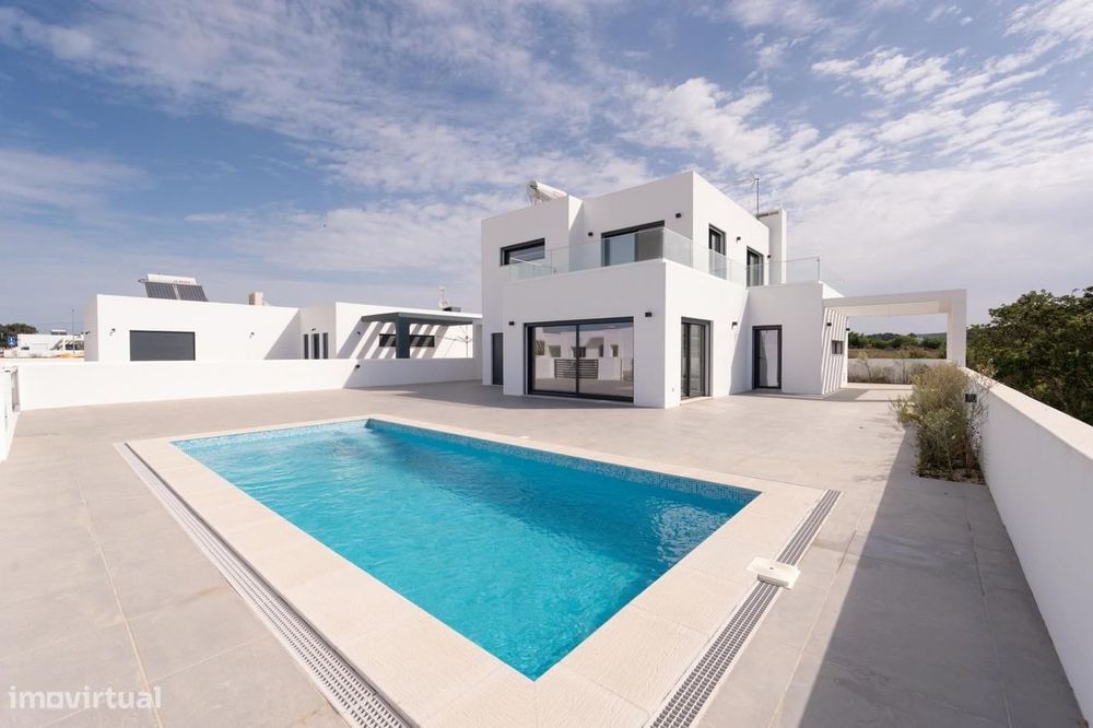 Moradia Isolada T3 com piscina, Porto Covo, Sines