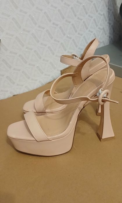 Босоножки нюдовый цвет  нежные