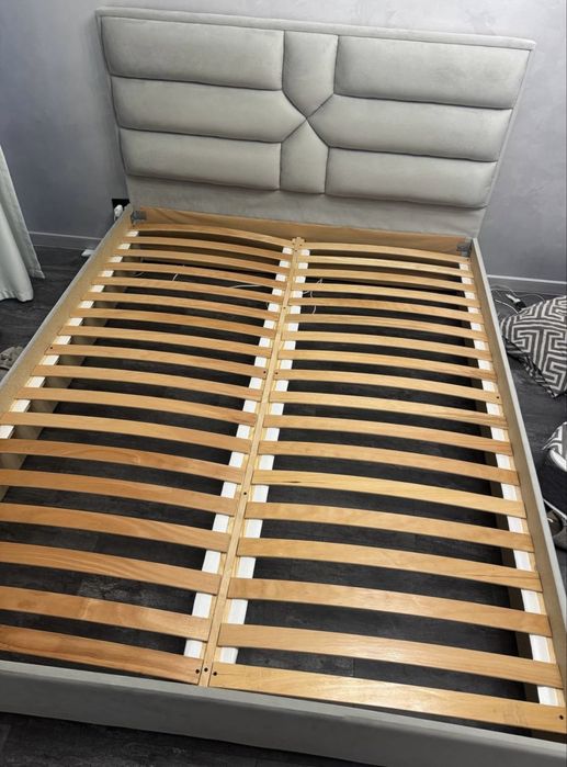 продам ліжко велюрове