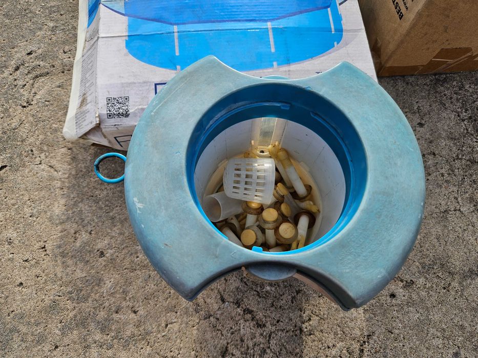 Piscina Bestway c/ relva artificial, cobertura, filtro e químicos