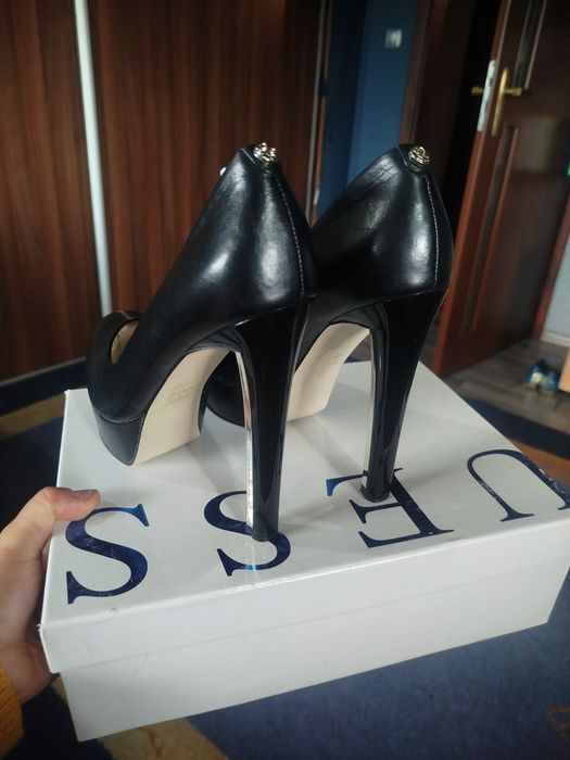 Szpilki skóra Guess rozmiar 39