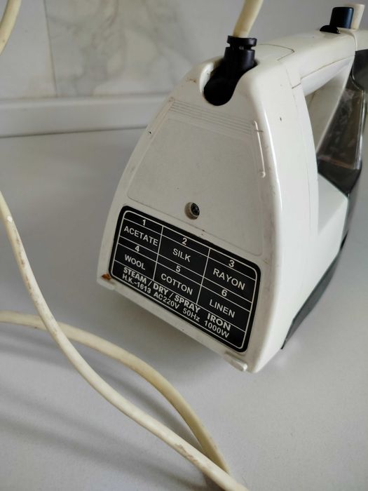 Утюг электрический с отпаривателем Happy King HK-1613 1000W праска