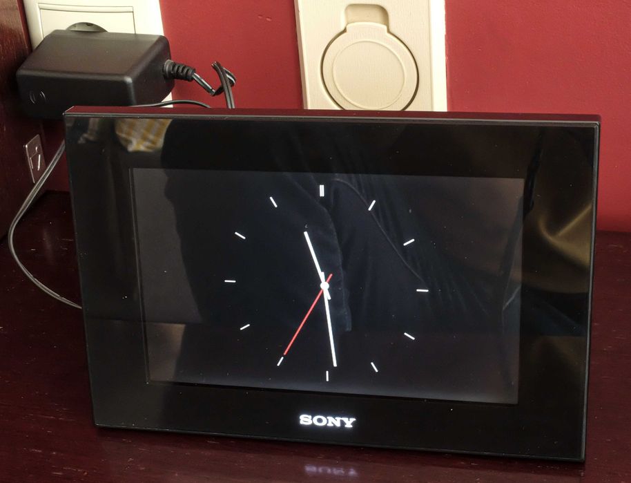 Moldura Digital Sony S-Frame DPF-D70 (7" | Como Nova + Comando)