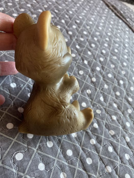 Винтажная резиновая игрушка СССР Мишка с бочонком меда ОХК пищалка