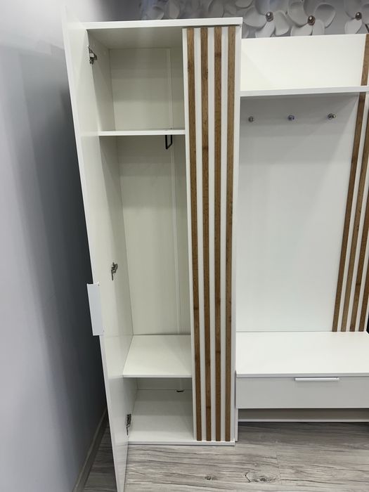 Garderoba biala + lamele