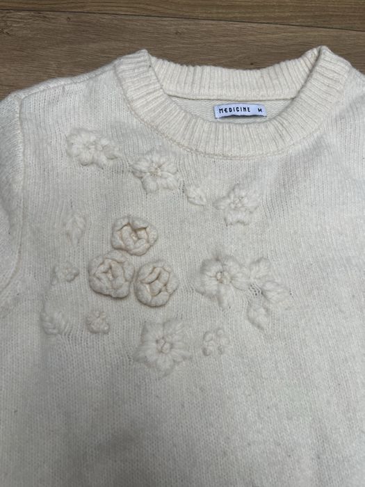 Medicine kremowy ecri sweter z kwiatami 3d haft tloczenie 38/m