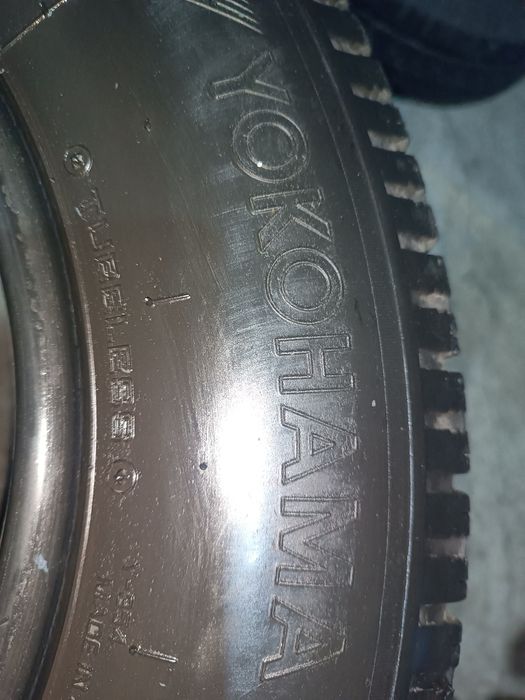 Vendo Pneus YOKOHAMA 195 R14 C