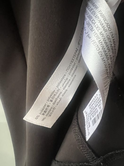 Czarna gorsetowa sukienka