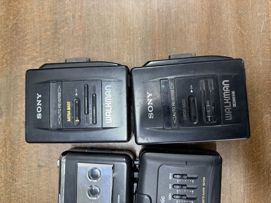 7x Walkman Sony, Panasonic, ION, Audio Room