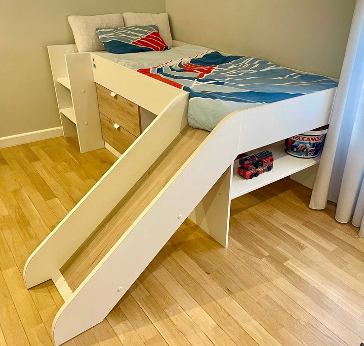 Cama infantil/junior com escorrega