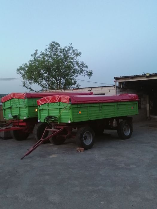 Plandeki, plandeka na przyczepę rolniczą.