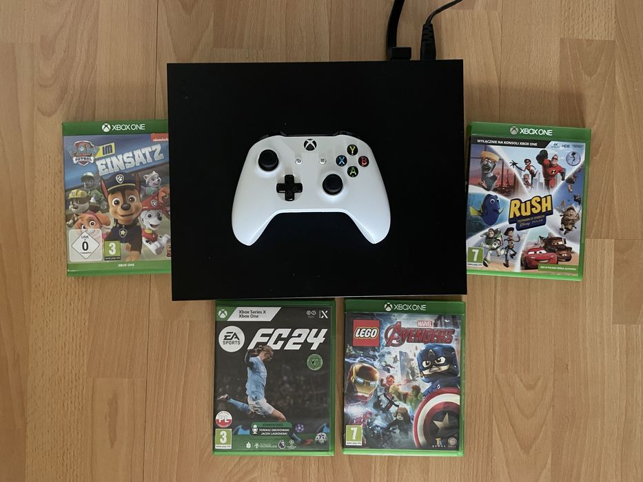 Konsola Xbox One X 1Tb + 4 gry