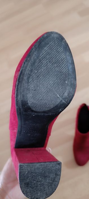 Botas de camurça vermelha tamanho 35. Usadas.