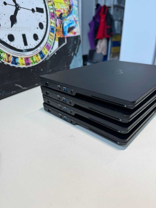 Дуже легкий та шустрий Fujitsu LIFEBOOK U729 з модемом є кількість