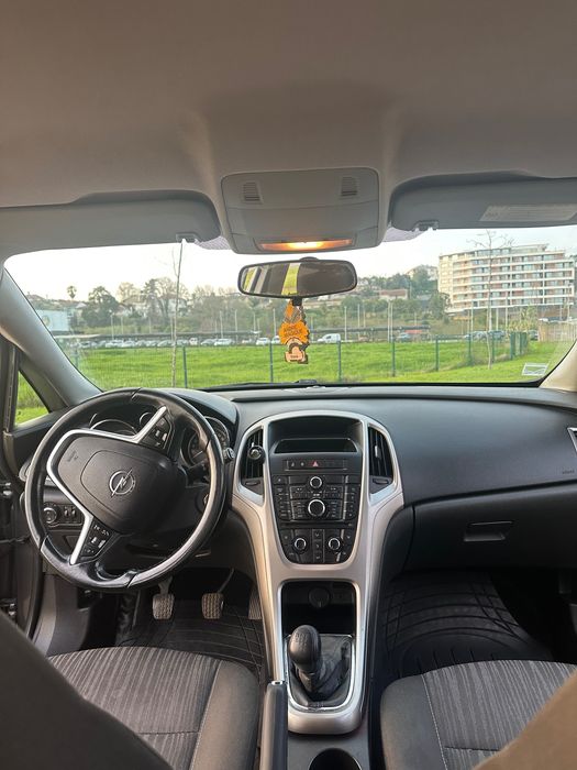 Opel Astra J 2010 ( Negociável)