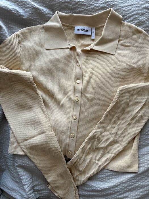 Krótsza bluzka weekday