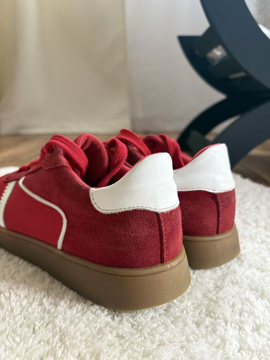 Кроссовки женские