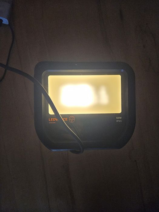 Uszkodzona  lampa, naświetlacz led osram ledvance 50w