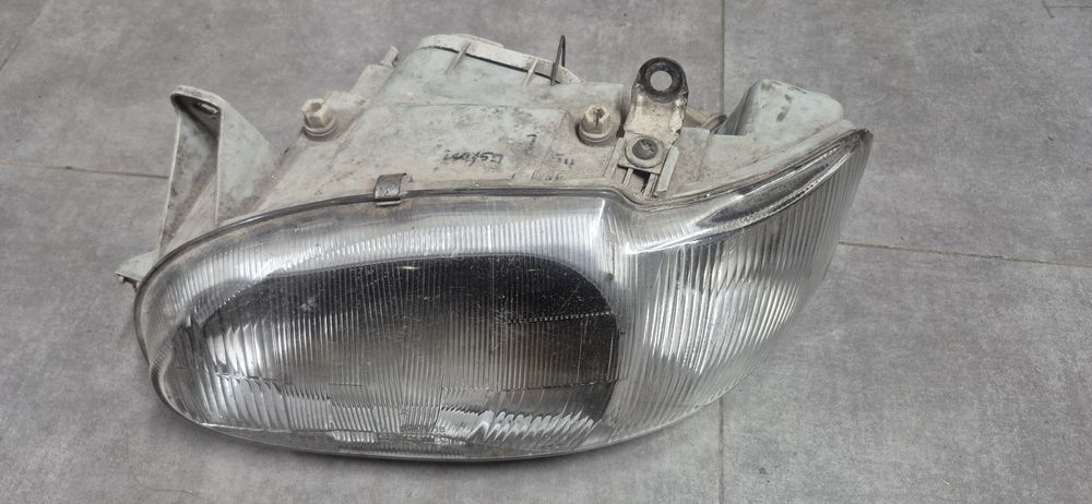 Lampa Lewa do ford escort MK7 - 2000 rok