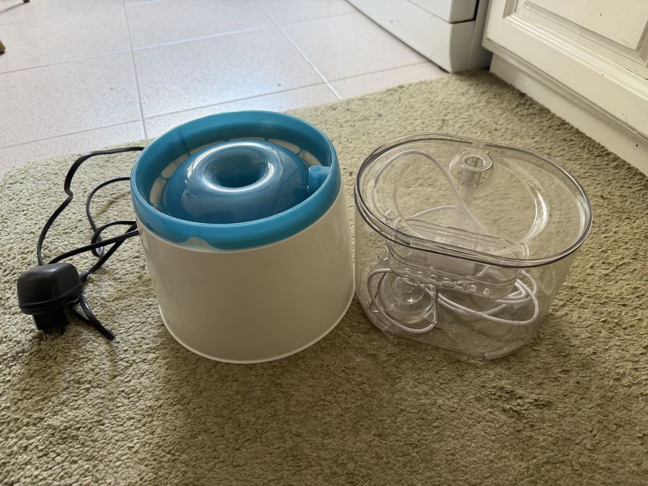 Fonte automática USB para gatos / cães