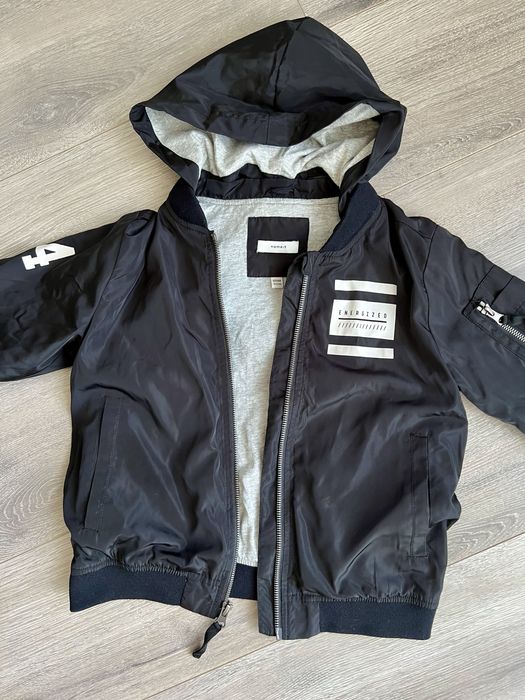 Продам курточку на хлопчика 9 років