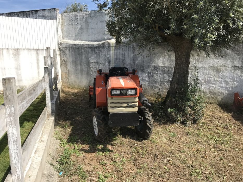 Trator Kubota B1600