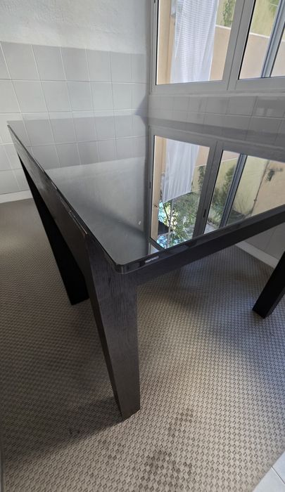 Mesa em Carvalho preto e extensível