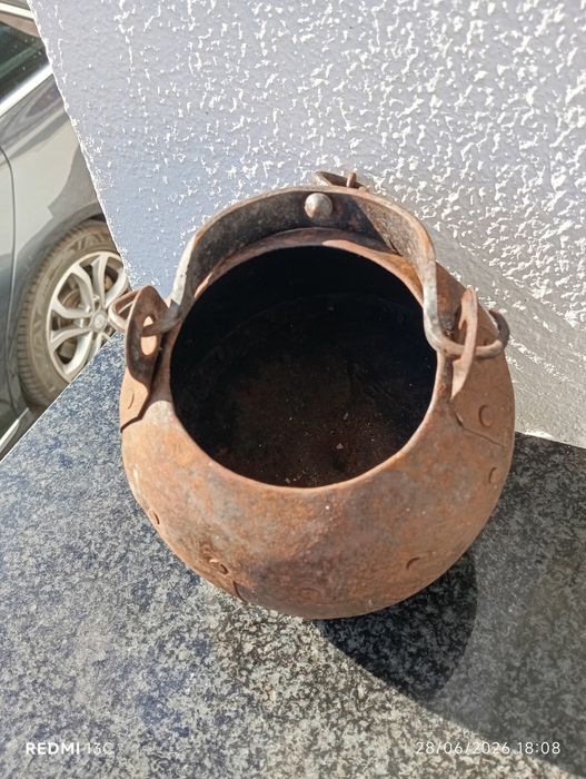 Pote de ferro antigo