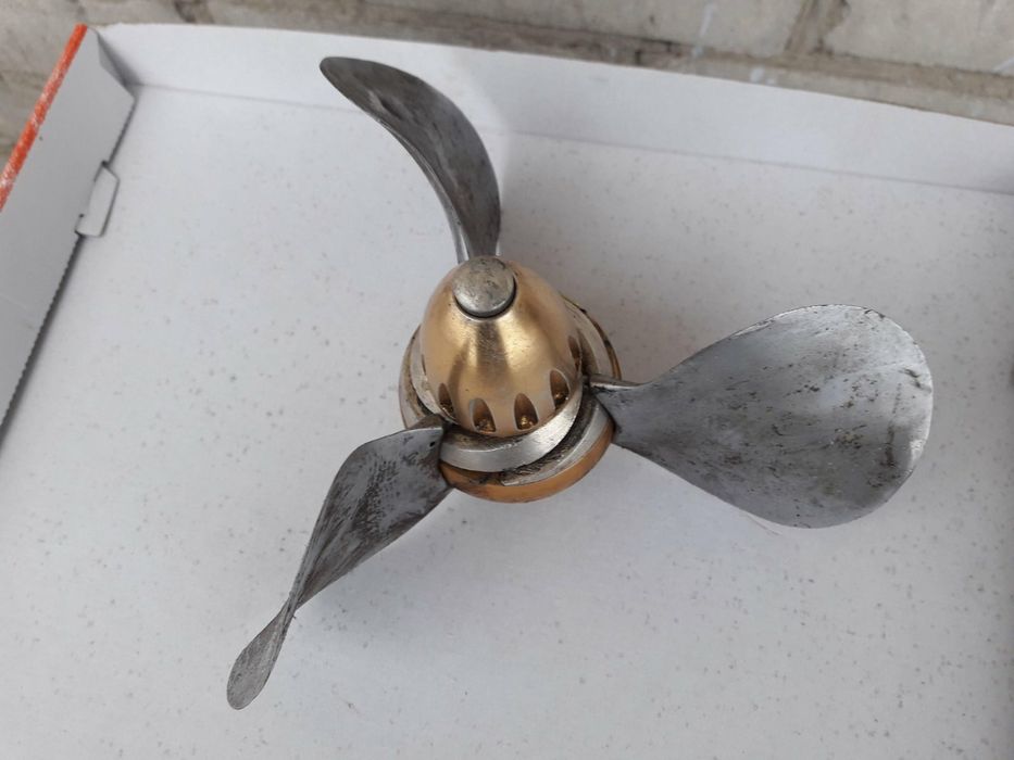 Продам гребной винт на л.мотор Вихрь
