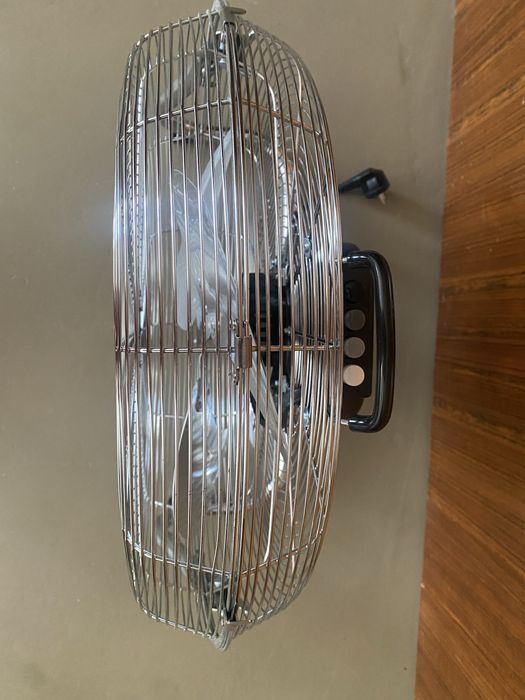 Ventoinha Nova de chão Black + Decker (120 W)