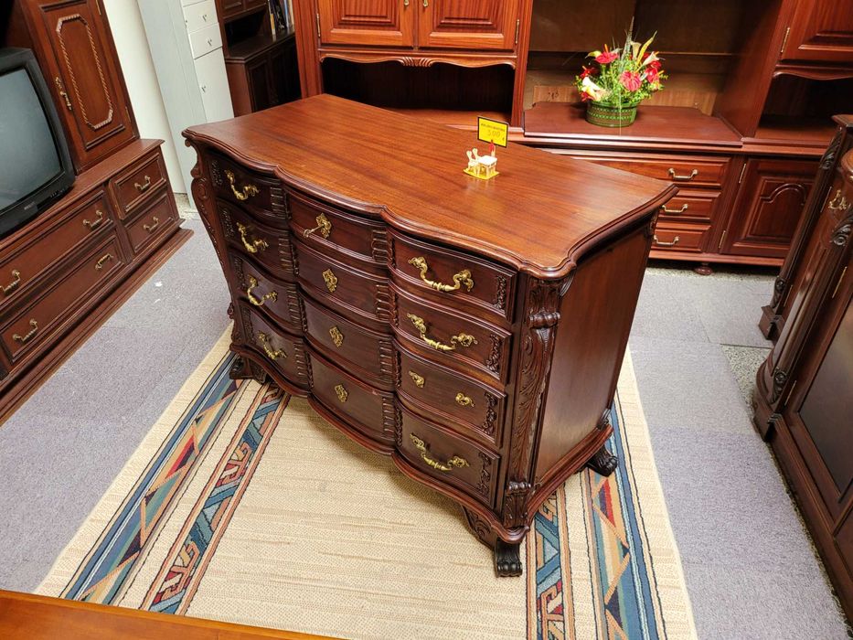 Grande cómoda antiga - óptimo estado e qualidade - Falta um puxad