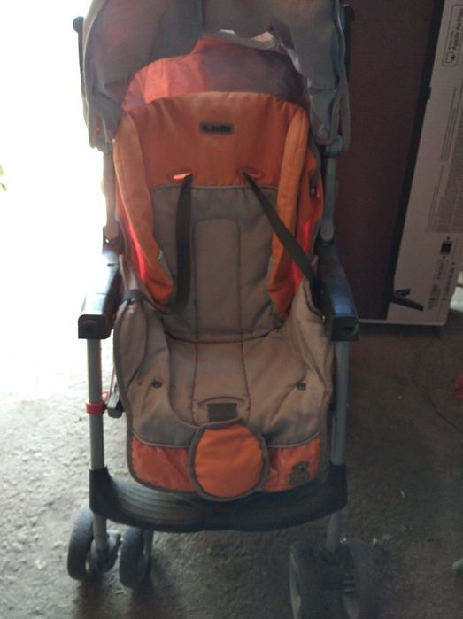 Прогулочна каляска