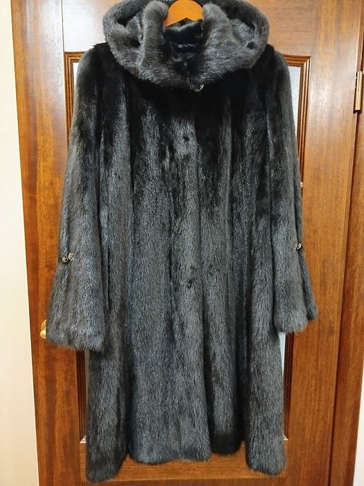 Продам норкову шубу.