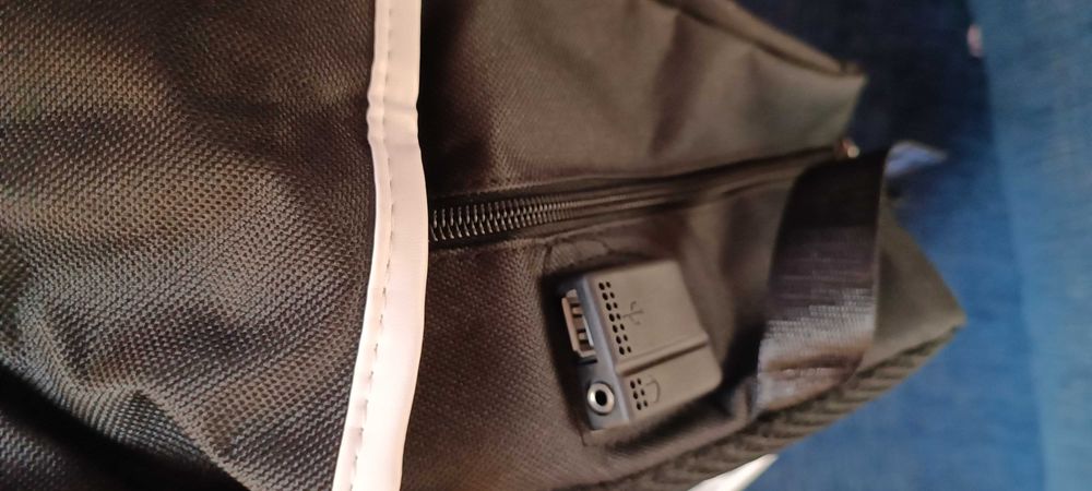 Mochila escolar com ligaçao usb e phones Dragon Ball Z Super NOVA