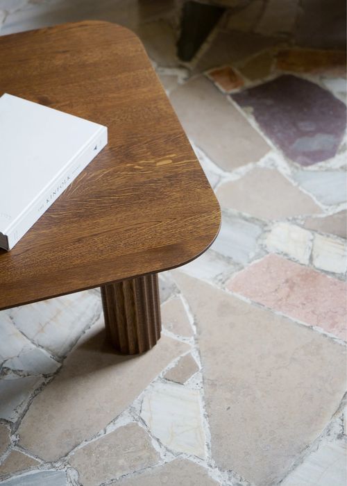 Elegancki stolik kawowy FILAR,ciemne drewno dębowe, TAMO design