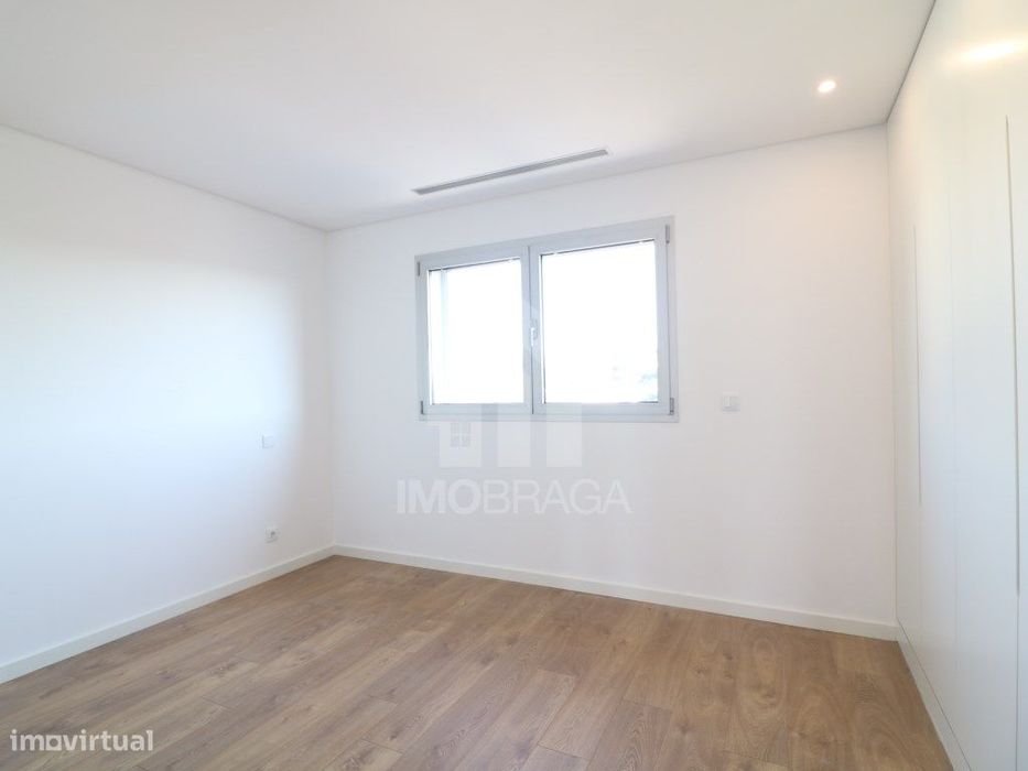 Arrendamento Apartamento T3 Novo c/ Garagem para 2 Carros, em São V...