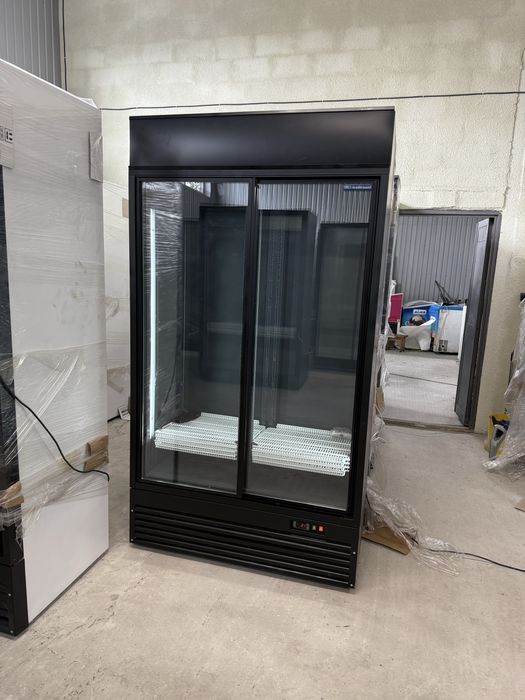 Холодильник вітрина холодильна шафа