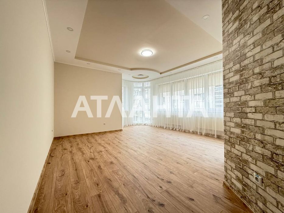 Здається в оренду простора 4-кім квартира  на вул. Руфа.