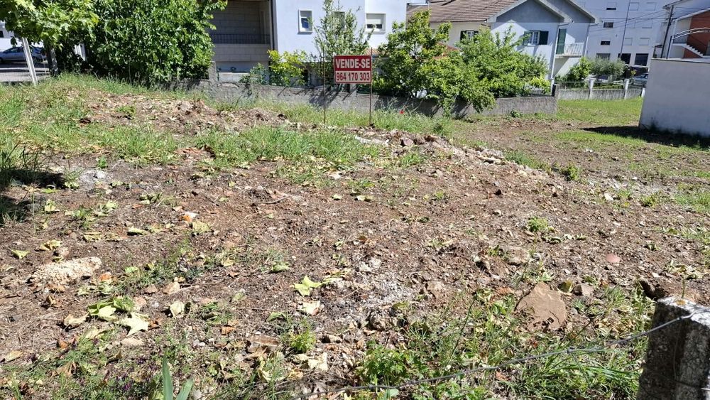 Vende-se Terreno, com 420 m2, em loteamento,  para construção de vivenda