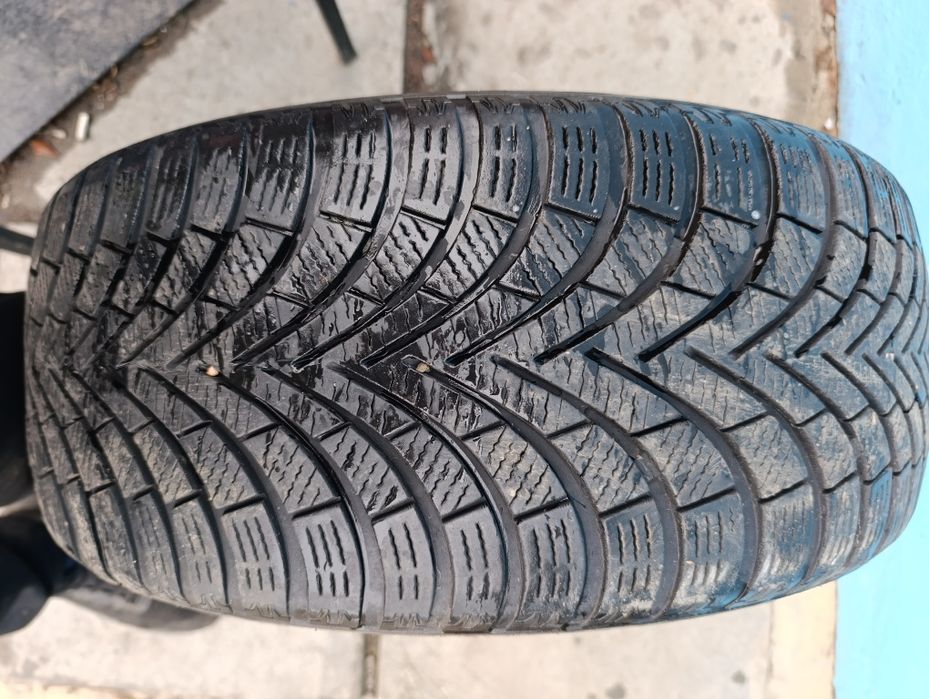 Зимня резина Maxxis Premita 215 45 17
