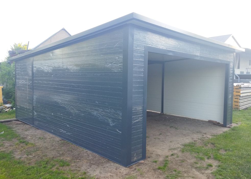 Garaż ocieplany z płyt warstwowych 6x5,8m.