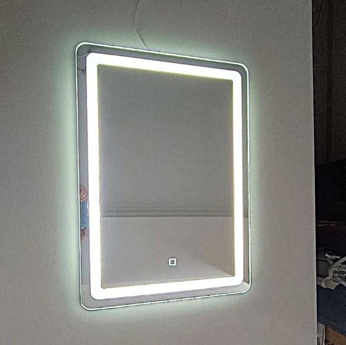 Дзеркало з LED підсвіткою в ванну кімнату та передпокій в рамці купити