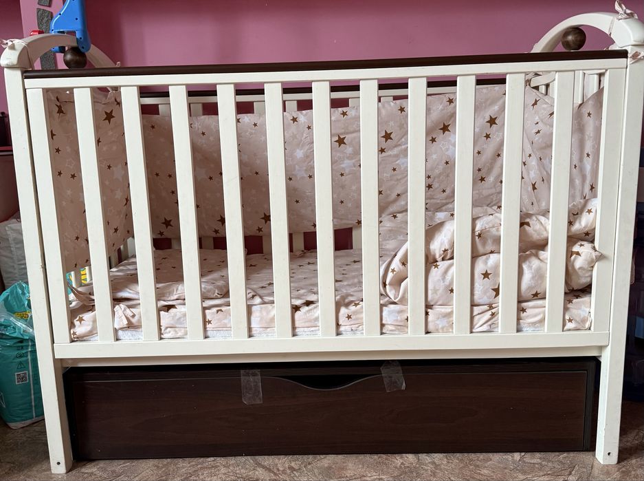 Дитяче ліжечко з шухлядою