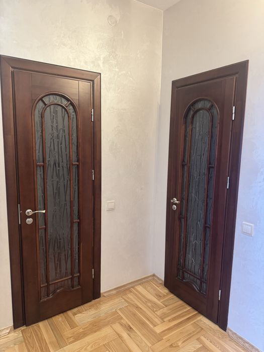 Міжкімнатні двері- 4 штуки, масив дерева- сосна