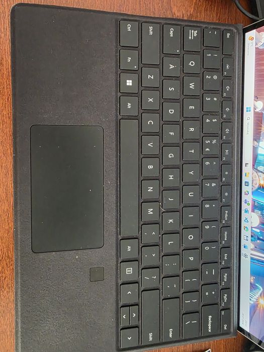 Surface pro 8 Intel core i5-1145G7/16GB RAM/1TB/LTE/W11P