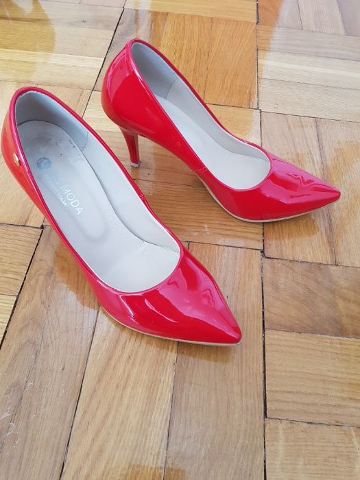 Buty na obcasie czerwone 38