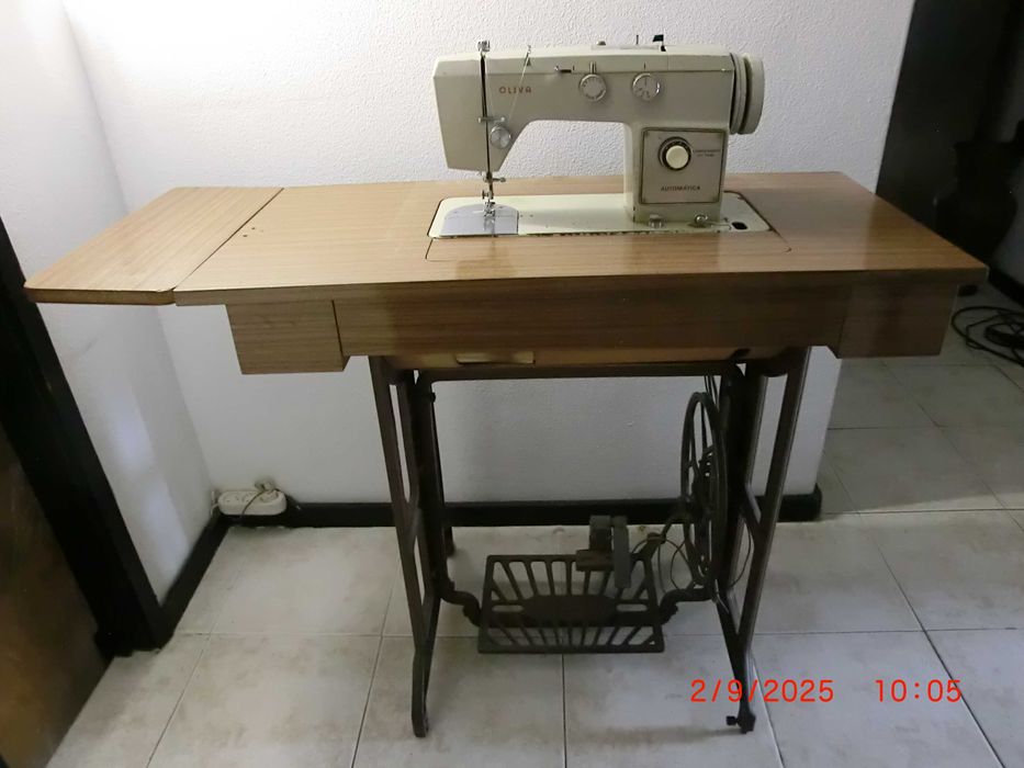 Máquina de Costura, OLIVA.